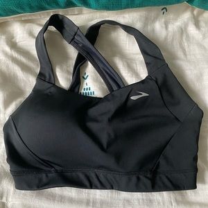 NWOT Brooks sports bra